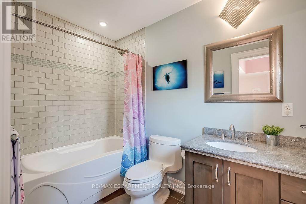 246 Pomona Avenue, Burlington, Ontario  L7N 1T1 - Photo 35 - W12134145