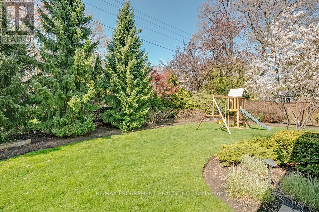 246 Pomona Avenue, Burlington, Ontario  L7N 1T1 - Photo 46 - W12134145