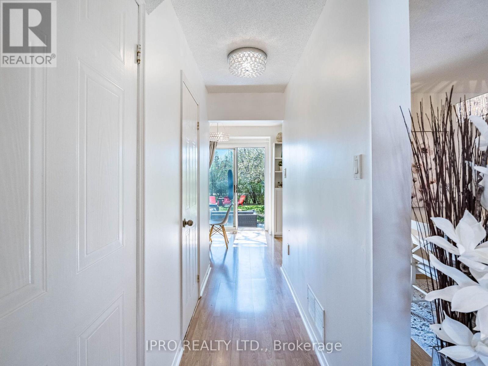 236 Ross Lane, Oakville, Ontario  L6H 5E6 - Photo 9 - W12134191