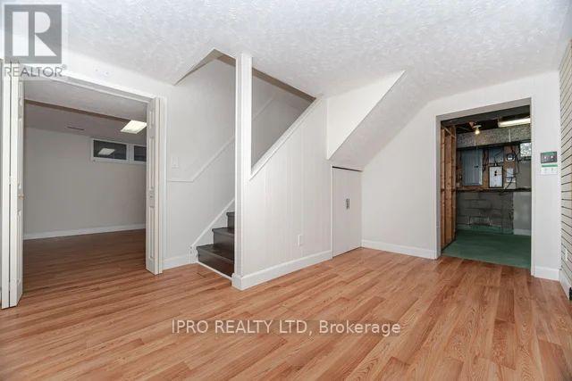 42 Hillside Drive, Brampton, Ontario  L6S 1A3 - Photo 32 - W12134226