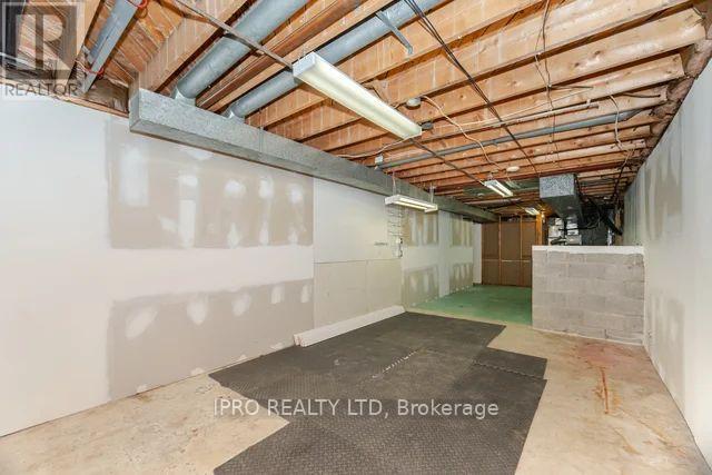 42 Hillside Drive, Brampton, Ontario  L6S 1A3 - Photo 39 - W12134226