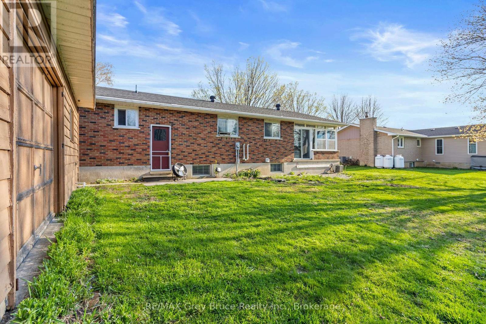 36 Thomas Street W, Arran-Elderslie, Ontario  N0H 1A0 - Photo 28 - X12134591
