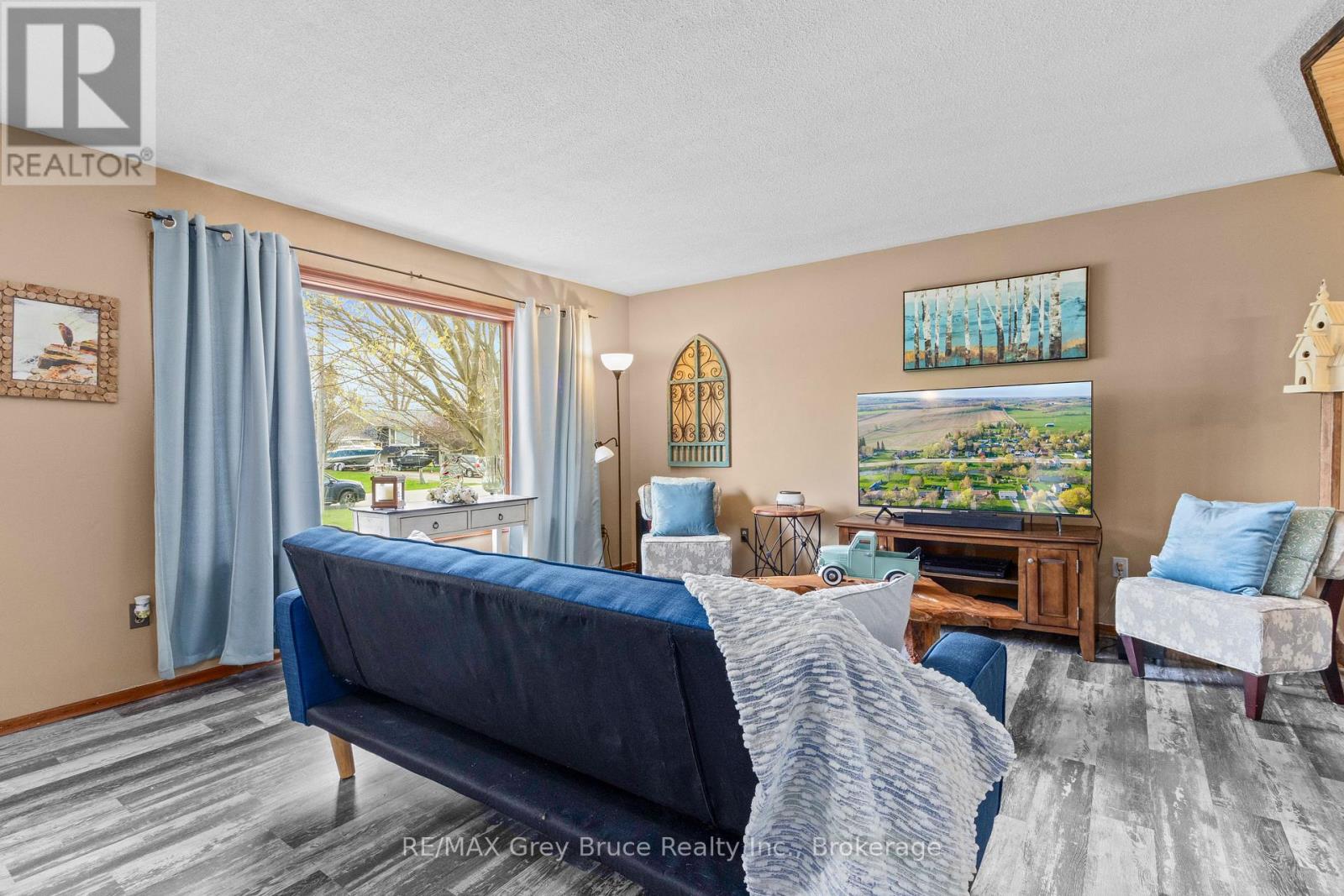 36 Thomas Street W, Arran-Elderslie, Ontario  N0H 1A0 - Photo 6 - X12134591