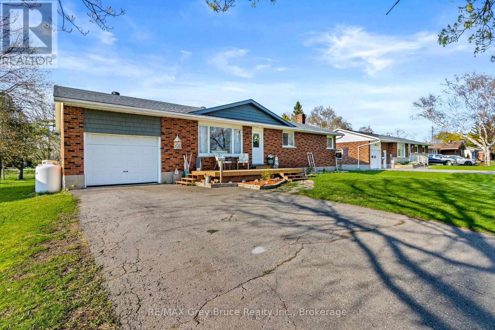36 Thomas Street W, Arran-Elderslie, Ontario  N0H 1A0 - Photo 7 - X12134591