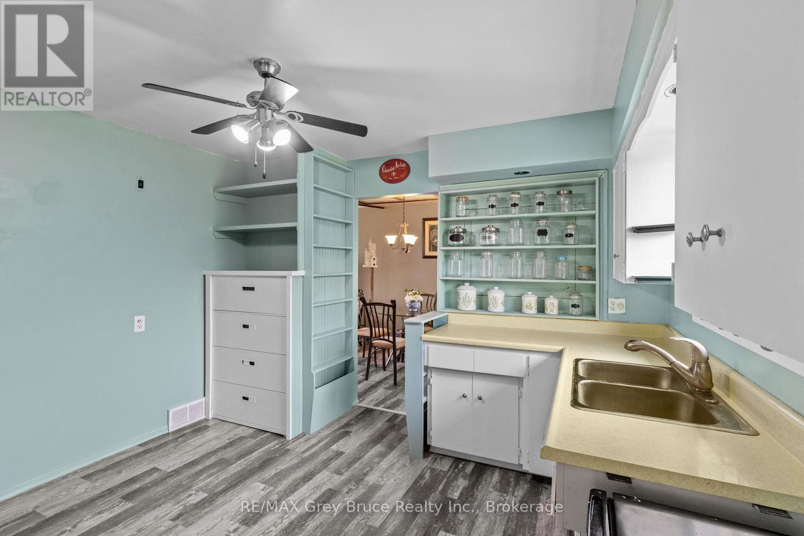 36 Thomas Street W, Arran-Elderslie, Ontario  N0H 1A0 - Photo 9 - X12134591