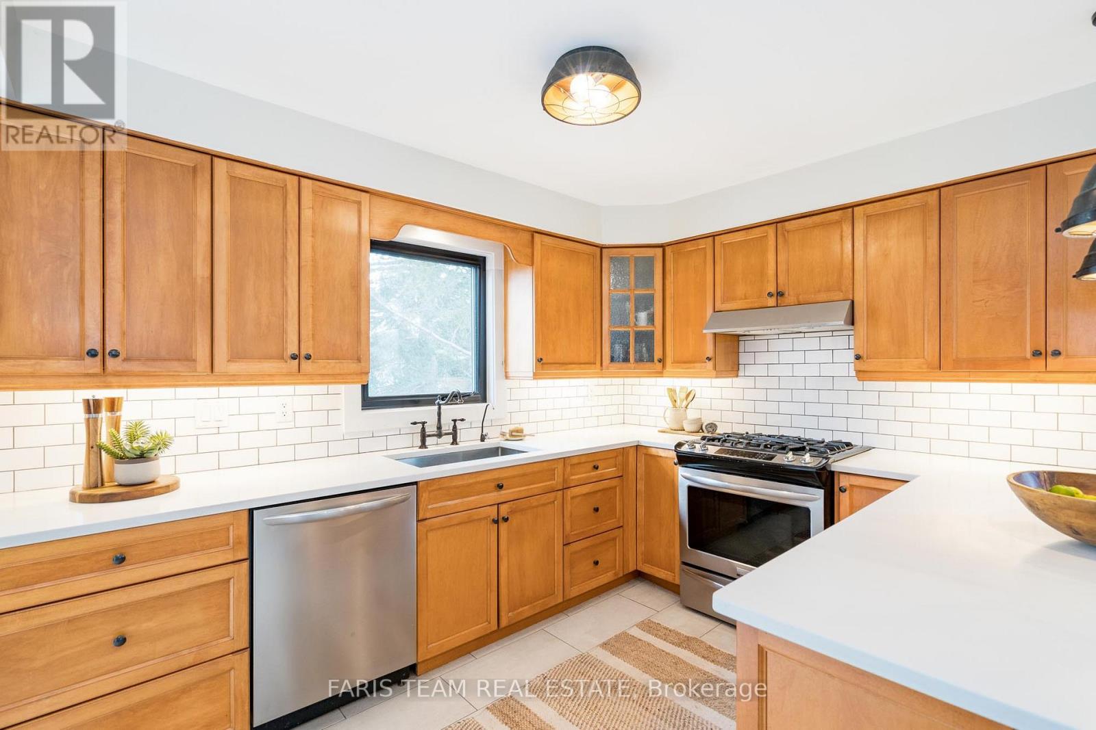 Property at 261 EDENWOOD CRESCENT image 5