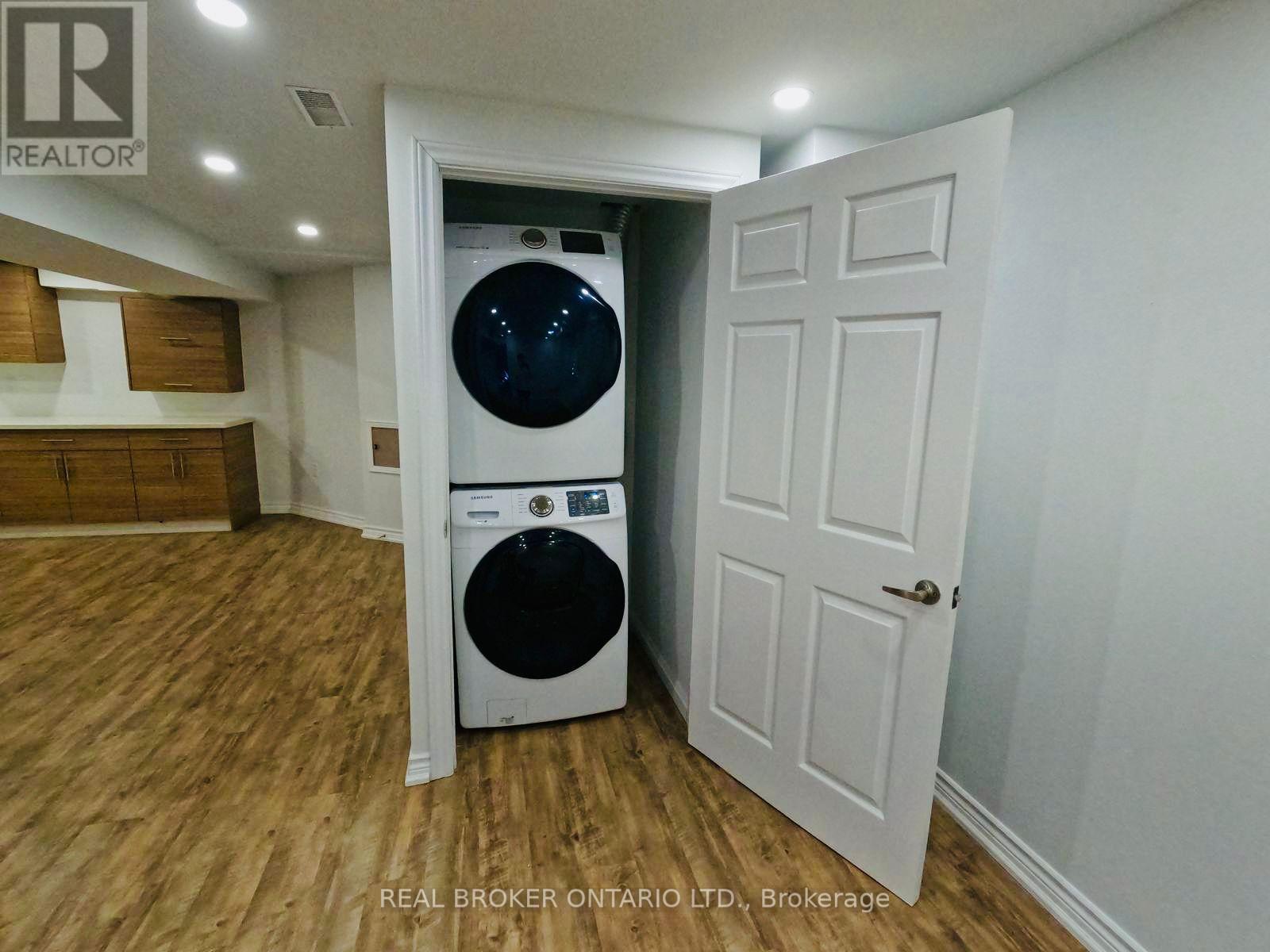 3616 Cherrington Crescent, Mississauga, Ontario  L5L 5C4 - Photo 4 - W12134272