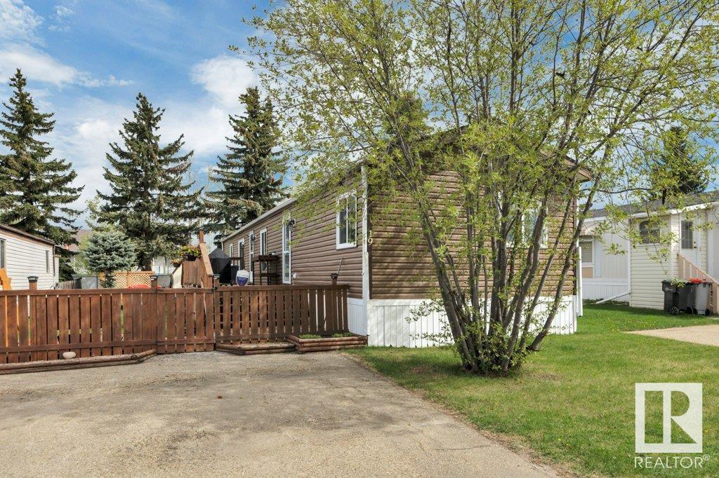 Property at #19 4819 51 AV image 2