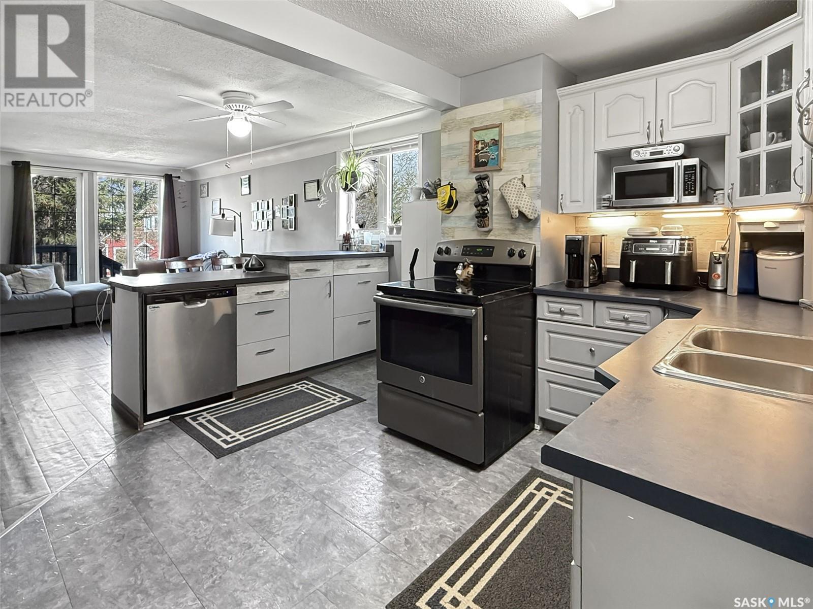 520 Central Avenue N, Swift Current, Saskatchewan  S9H 0L9 - Photo 2 - SK004467