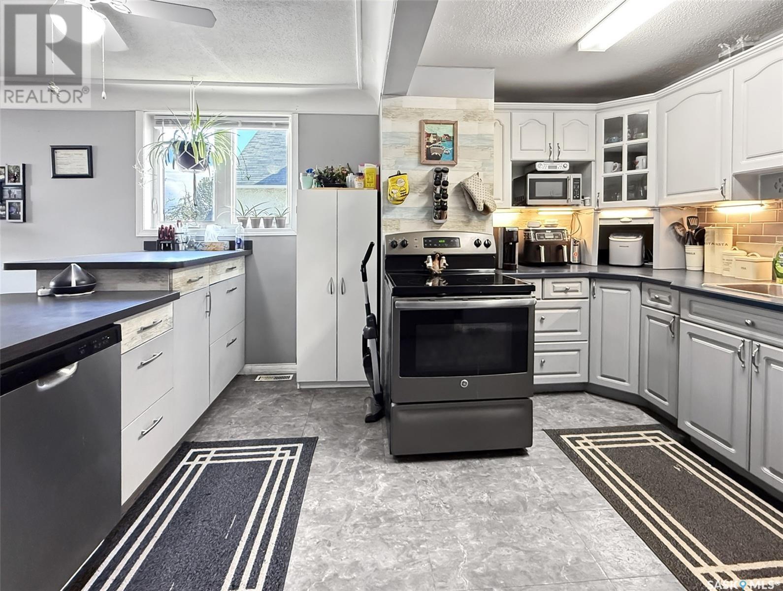 Property at 520 Central AVENUE N image 3