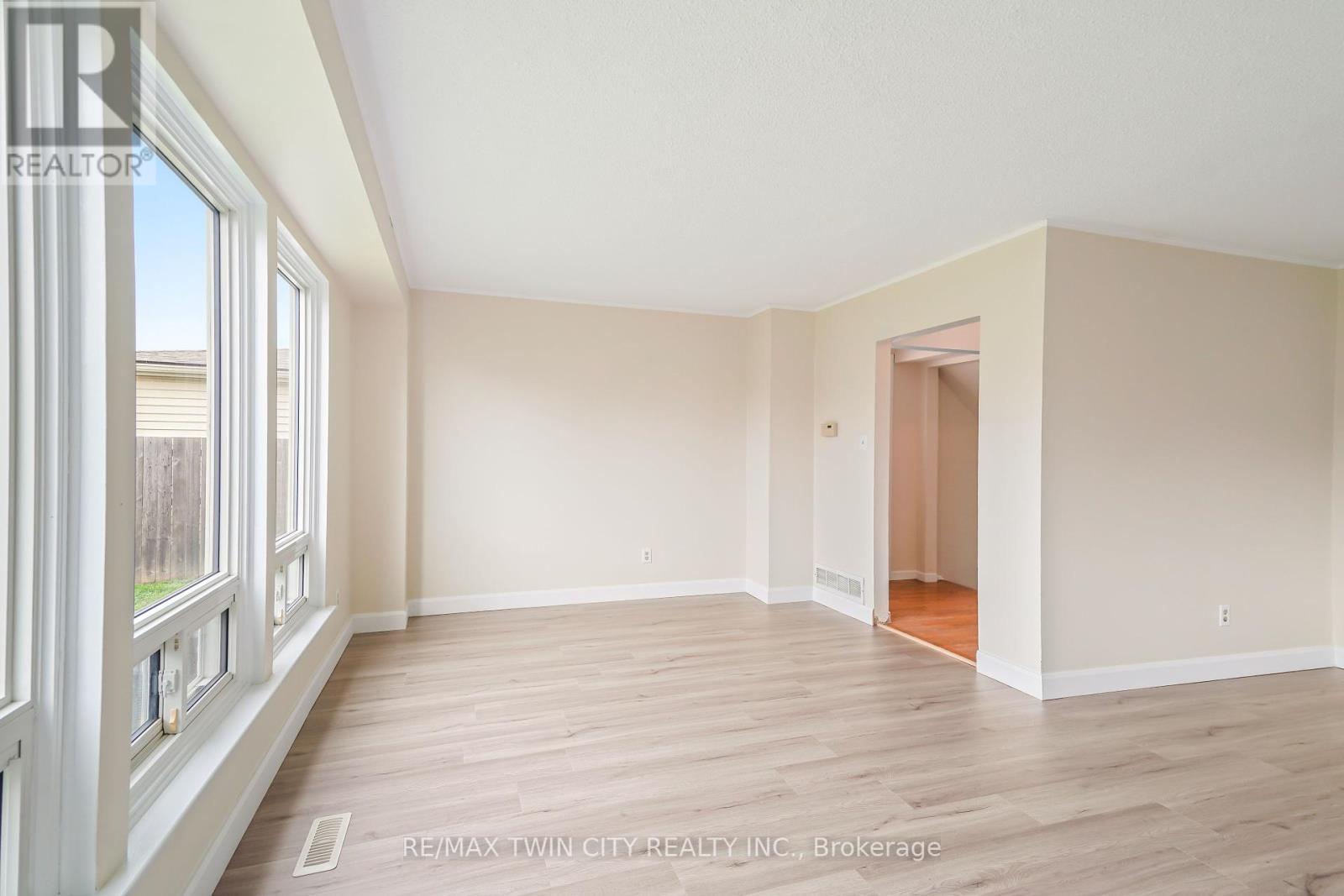 27 Hallmark Street, Brantford, Ontario  N3P 1A6 - Photo 17 - X12134038