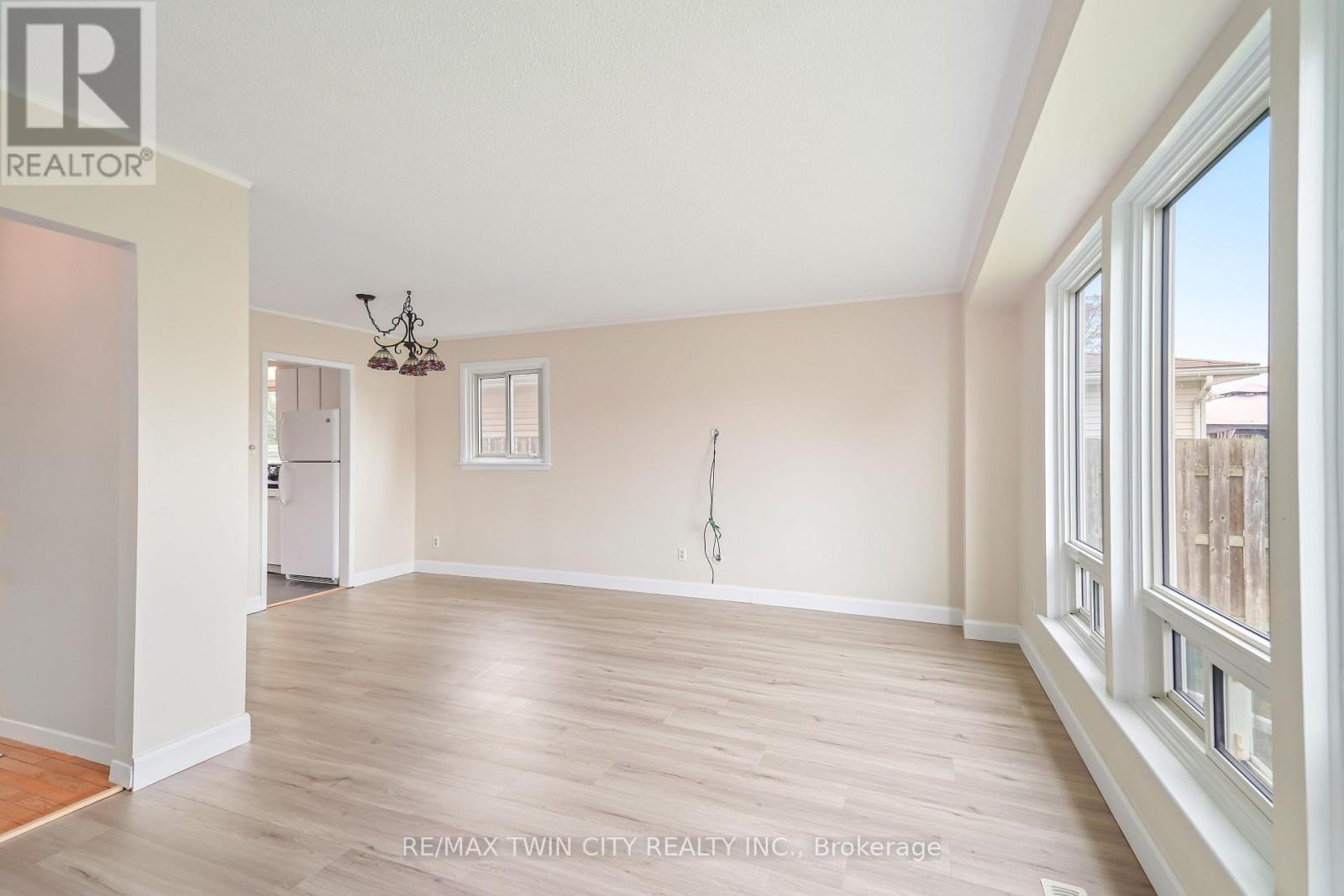27 Hallmark Street, Brantford, Ontario  N3P 1A6 - Photo 19 - X12134038