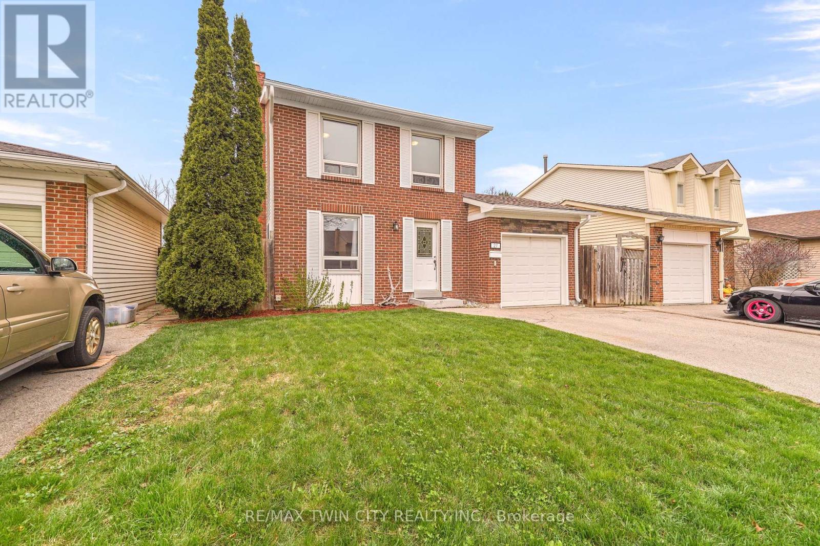 27 Hallmark Street, Brantford, Ontario  N3P 1A6 - Photo 3 - X12134038