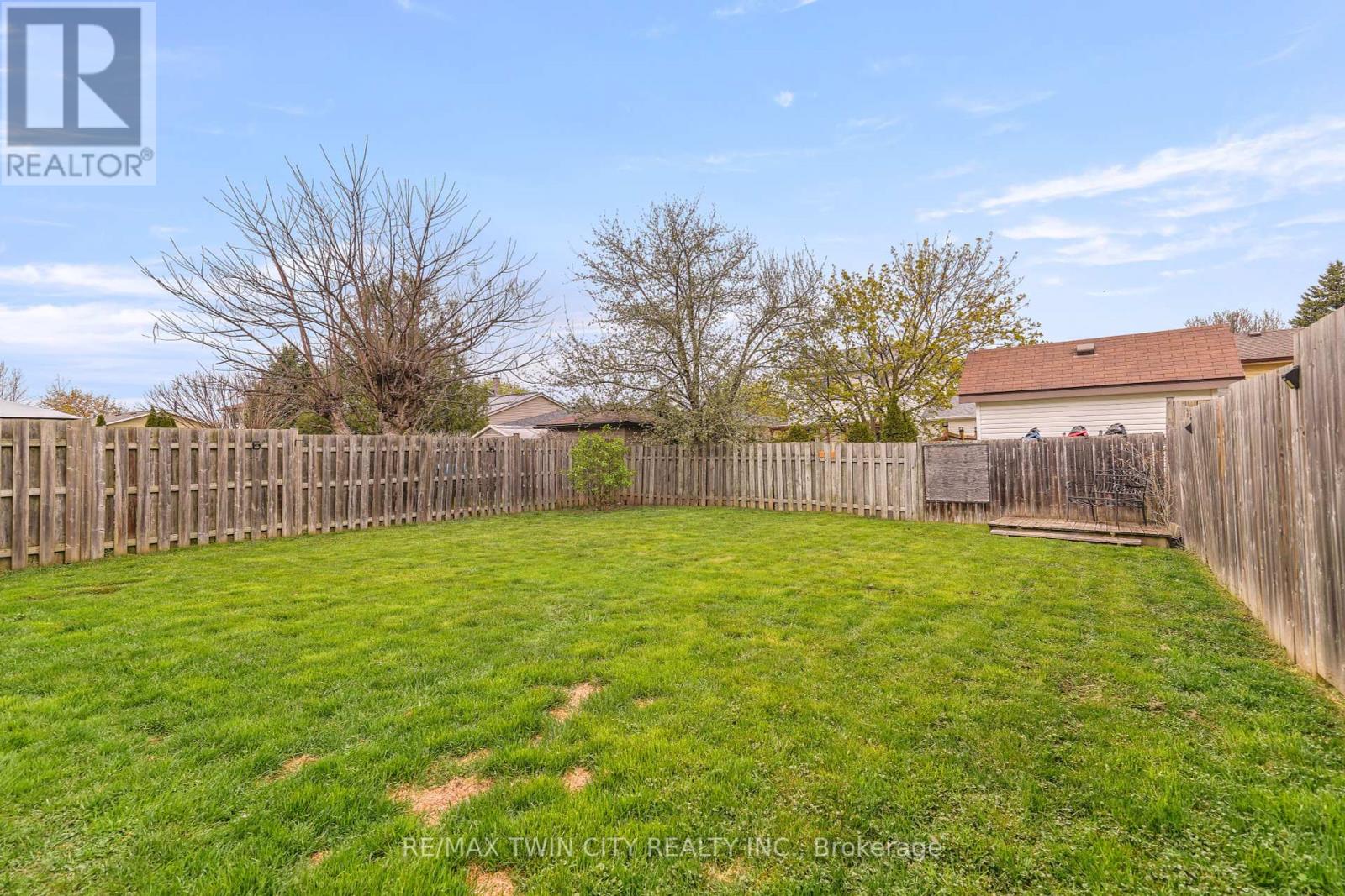 27 Hallmark Street, Brantford, Ontario  N3P 1A6 - Photo 40 - X12134038