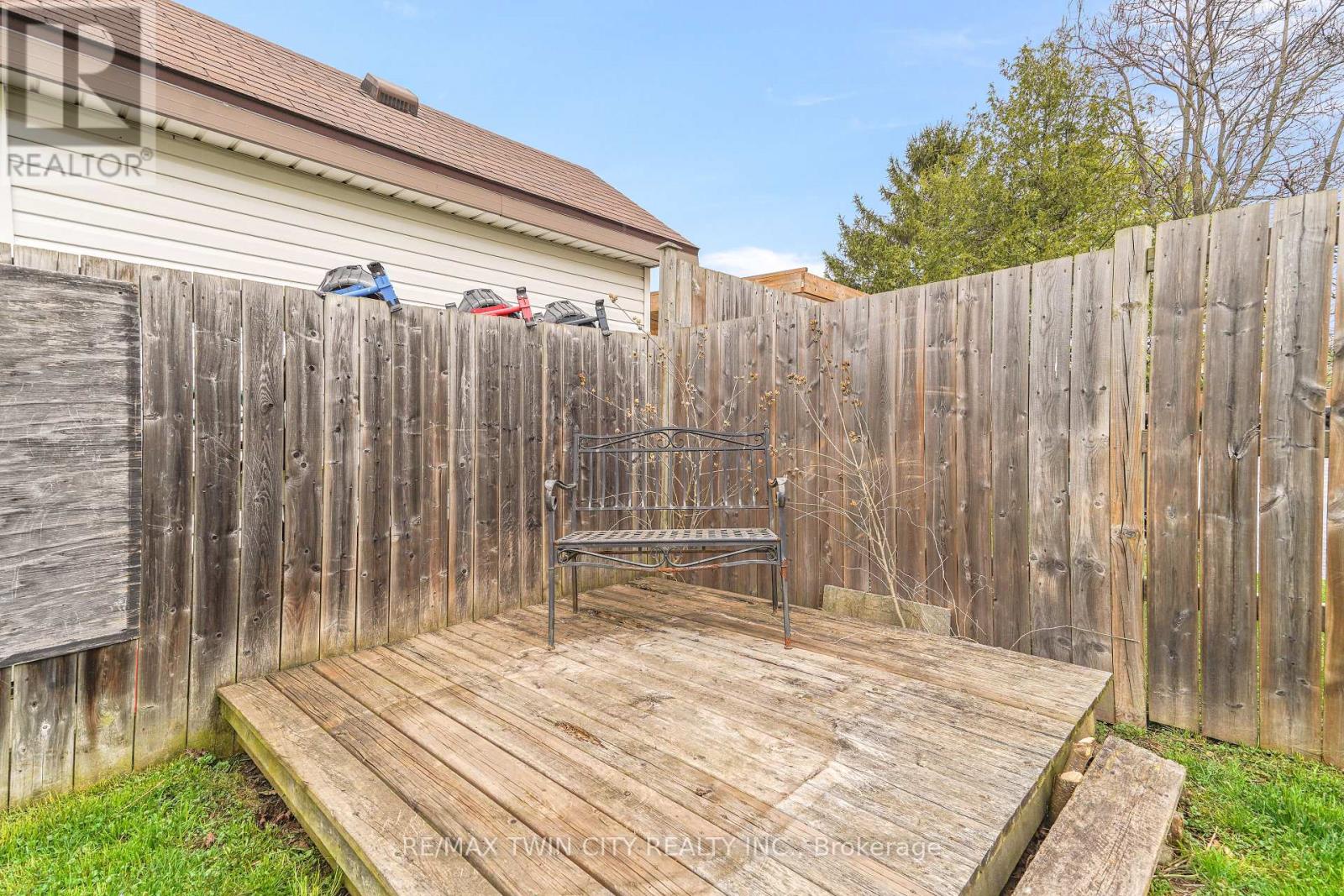 27 Hallmark Street, Brantford, Ontario  N3P 1A6 - Photo 42 - X12134038