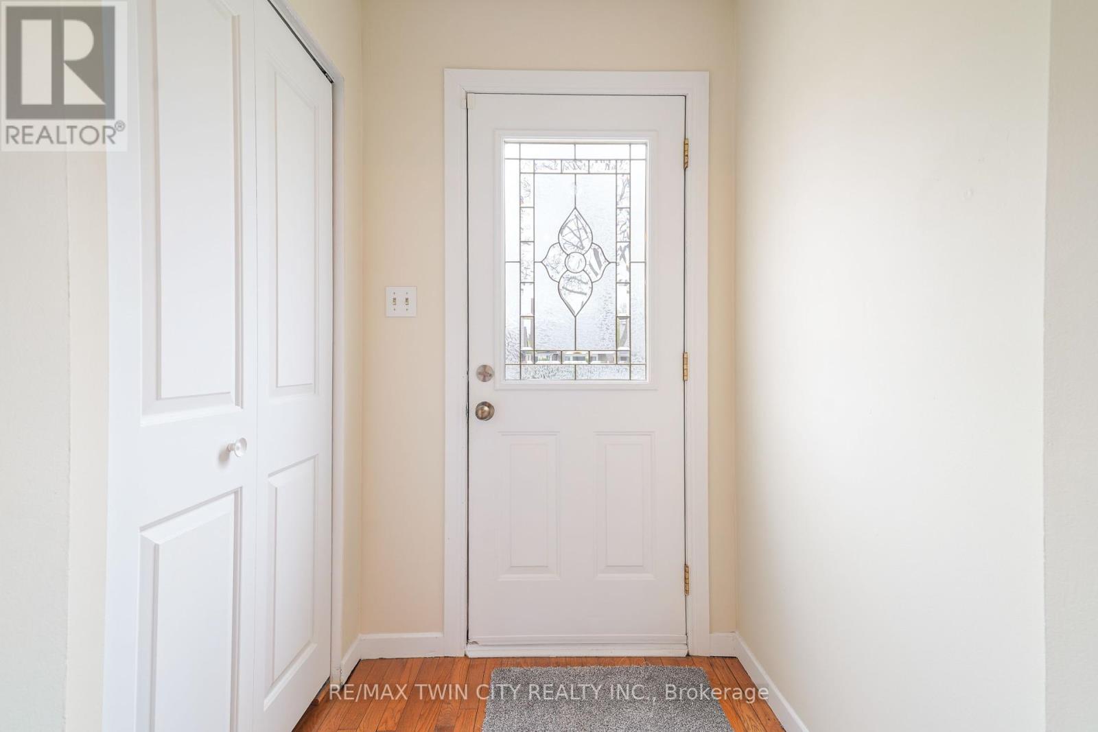 27 Hallmark Street, Brantford, Ontario  N3P 1A6 - Photo 5 - X12134038