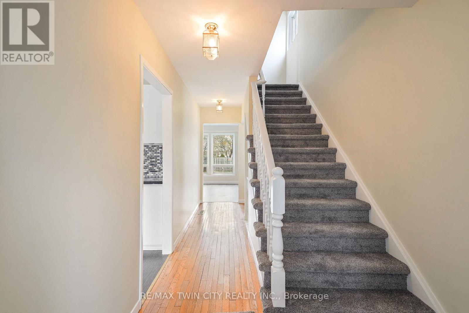 27 Hallmark Street, Brantford, Ontario  N3P 1A6 - Photo 6 - X12134038