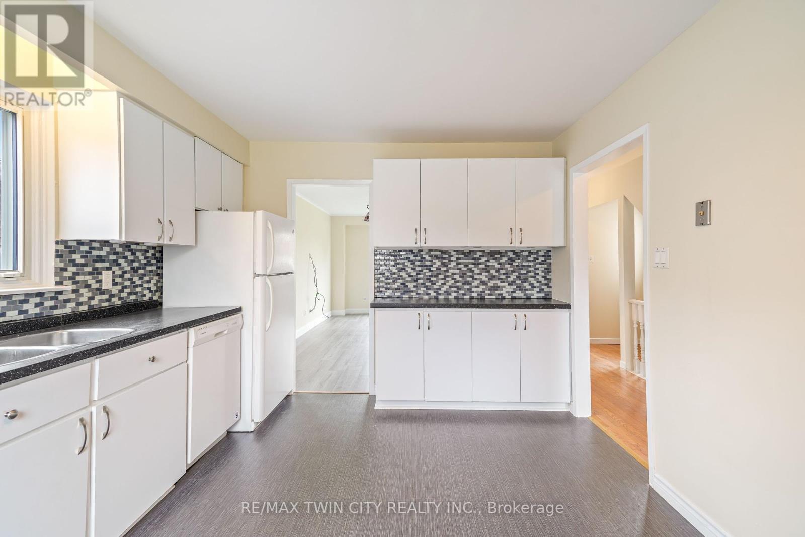 27 Hallmark Street, Brantford, Ontario  N3P 1A6 - Photo 8 - X12134038