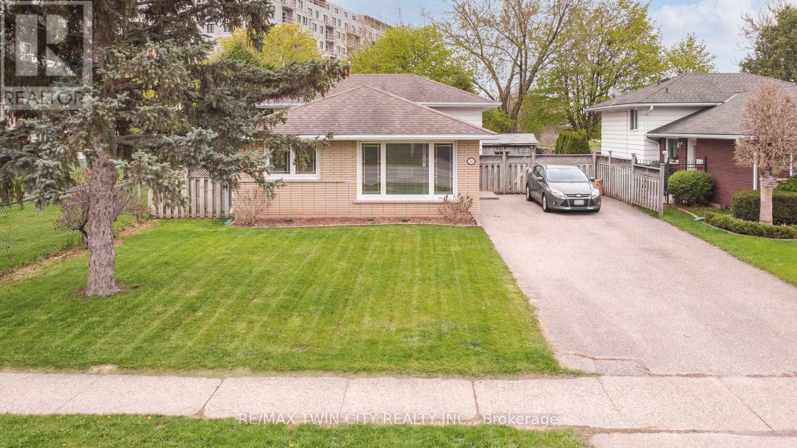 36 Oxford Street, Brantford, Ontario  N3R 5C6 - Photo 40 - X12134113