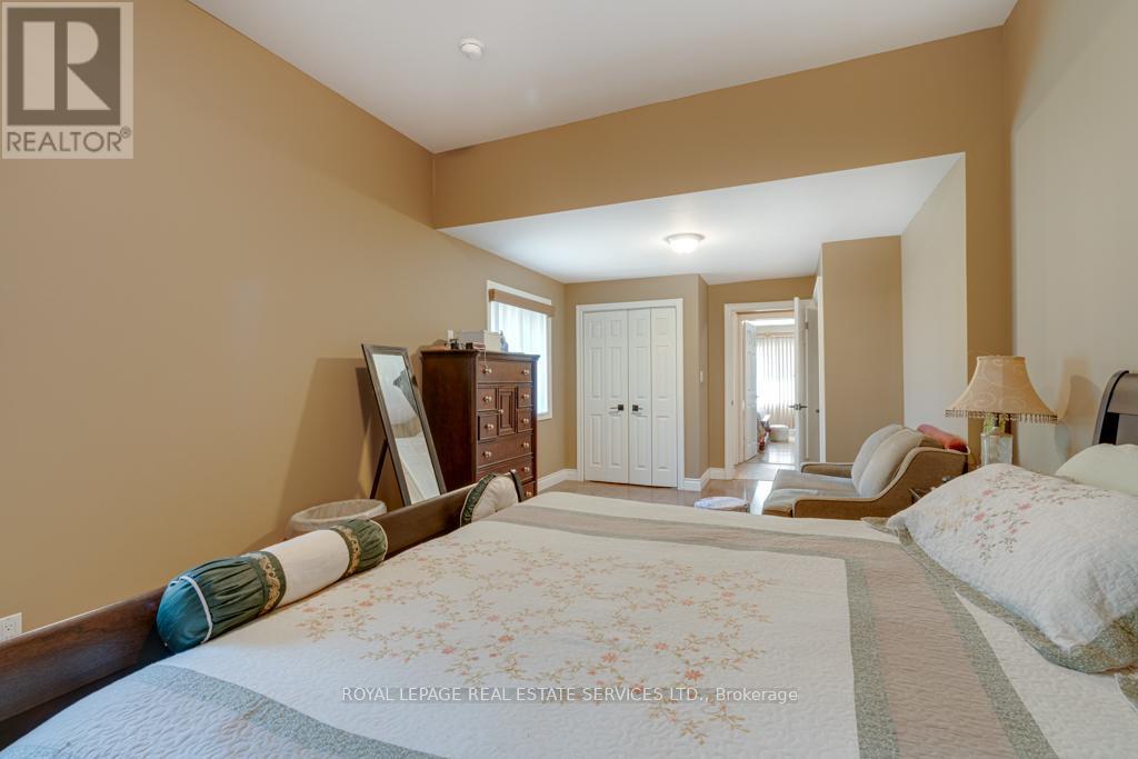 6949 Thorold Stone Road, Niagara Falls, Ontario  L2J 1B5 - Photo 15 - X12134172