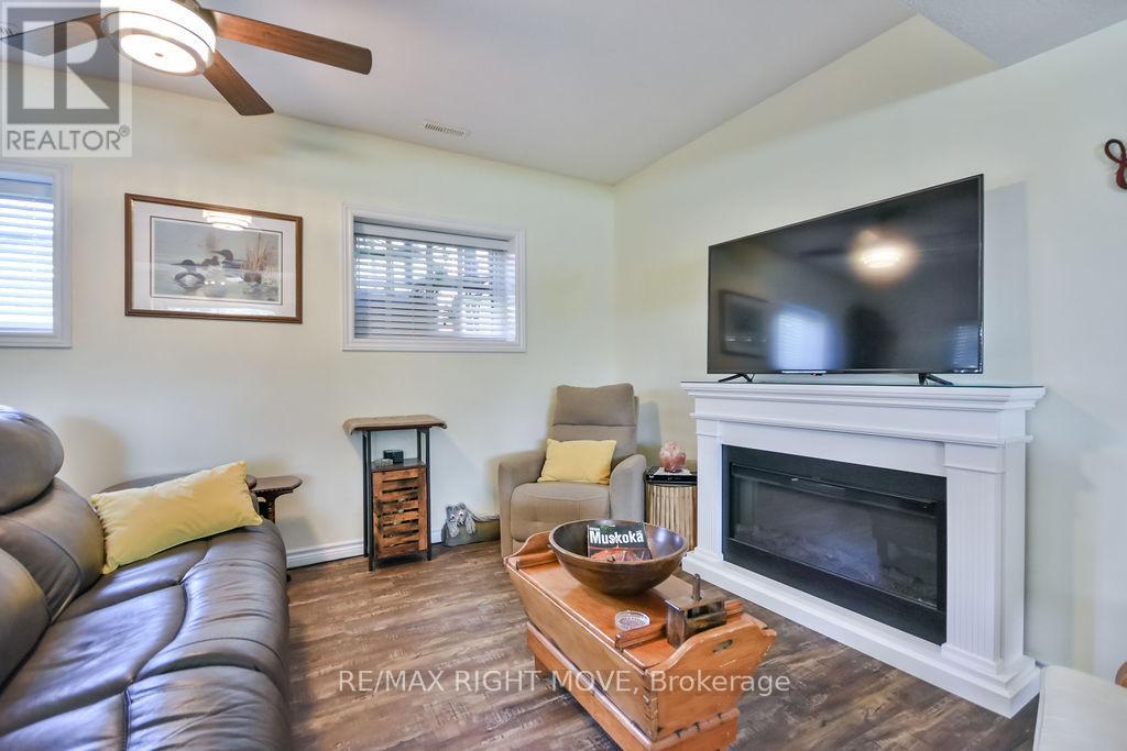 12 Fulsom Crescent, Kawartha Lakes, Ontario  L3V 6H5 - Photo 31 - X12134314