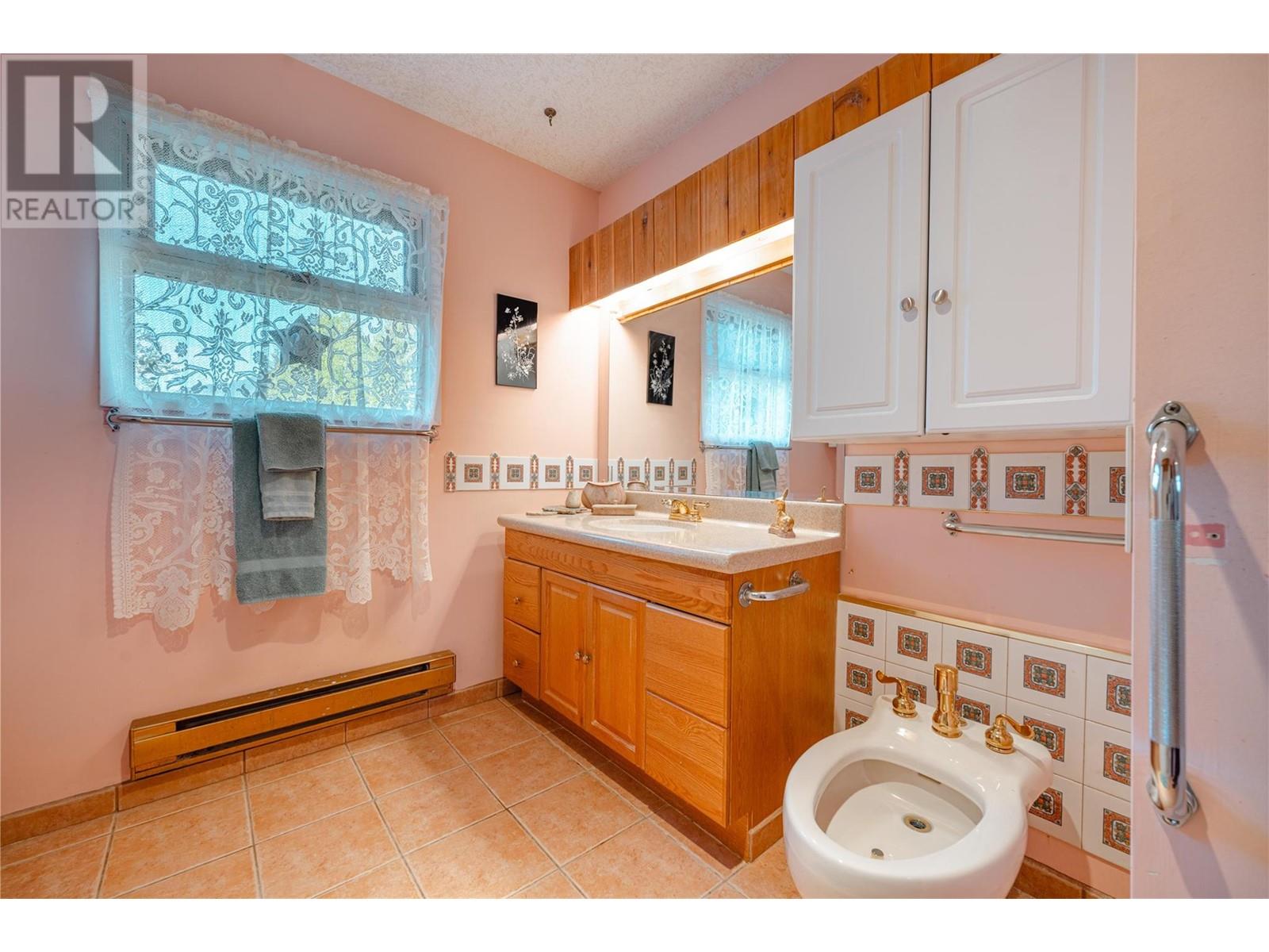 1447 Shiell Road, Revelstoke, British Columbia  V0E 2S0 - Photo 35 - 10346951