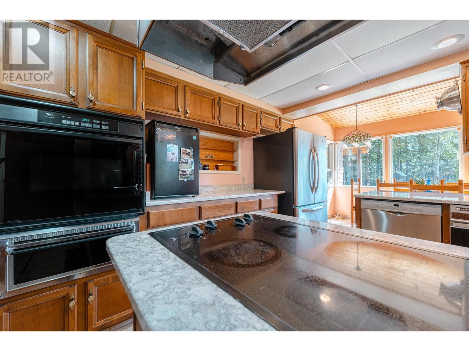 1447 Shiell Road, Revelstoke, British Columbia  V0E 2S0 - Photo 15 - 10346951