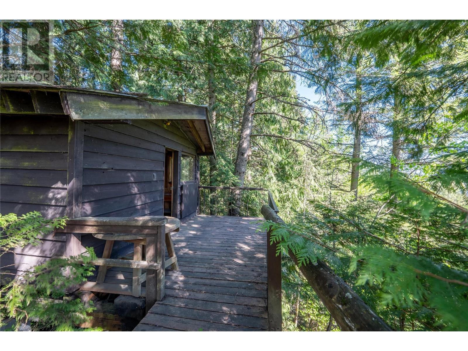 1447 Shiell Road, Revelstoke, British Columbia  V0E 2S0 - Photo 5 - 10346951