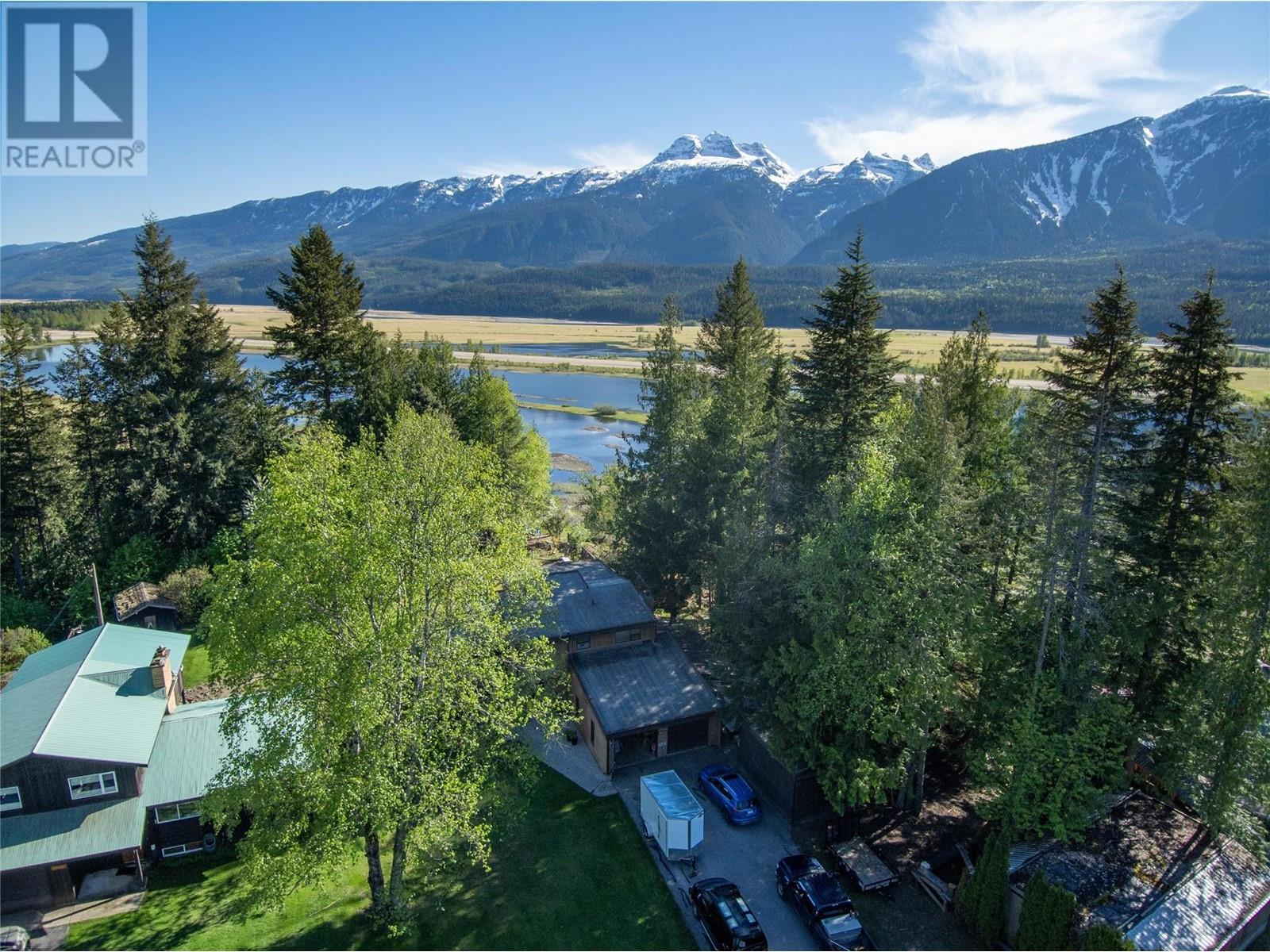 1447 Shiell Road, Revelstoke, British Columbia  V0E 2S0 - Photo 6 - 10346951