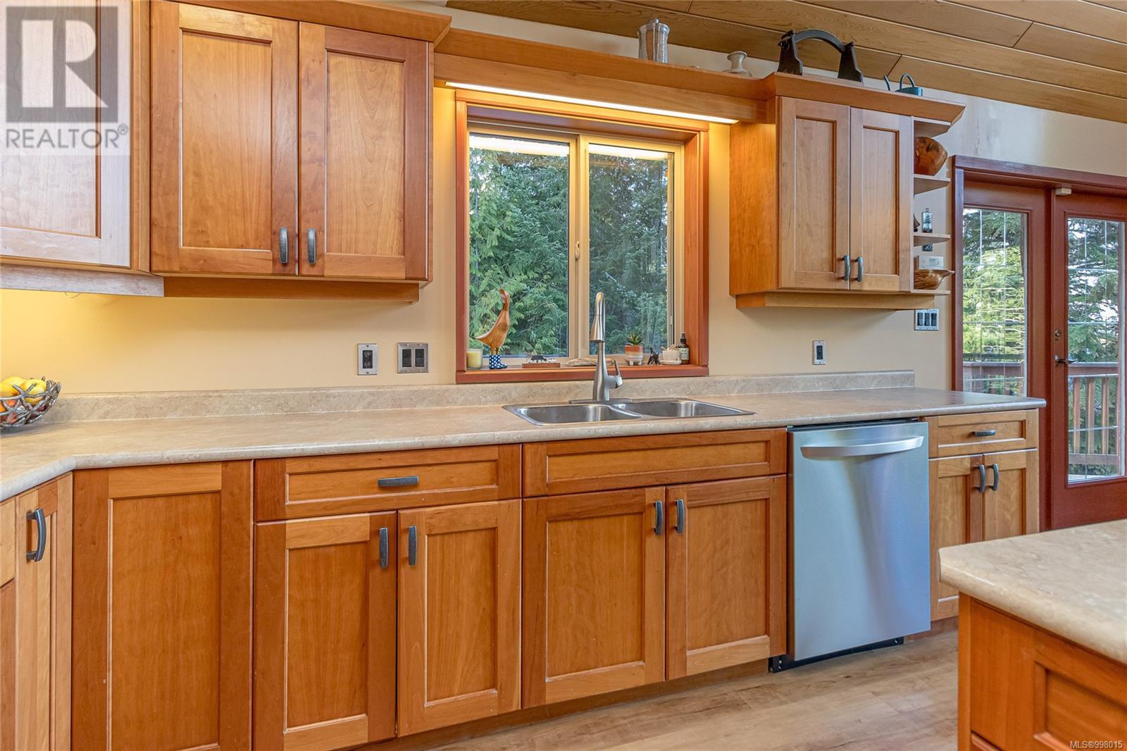 Property at 1556 Meadowood Way image 5