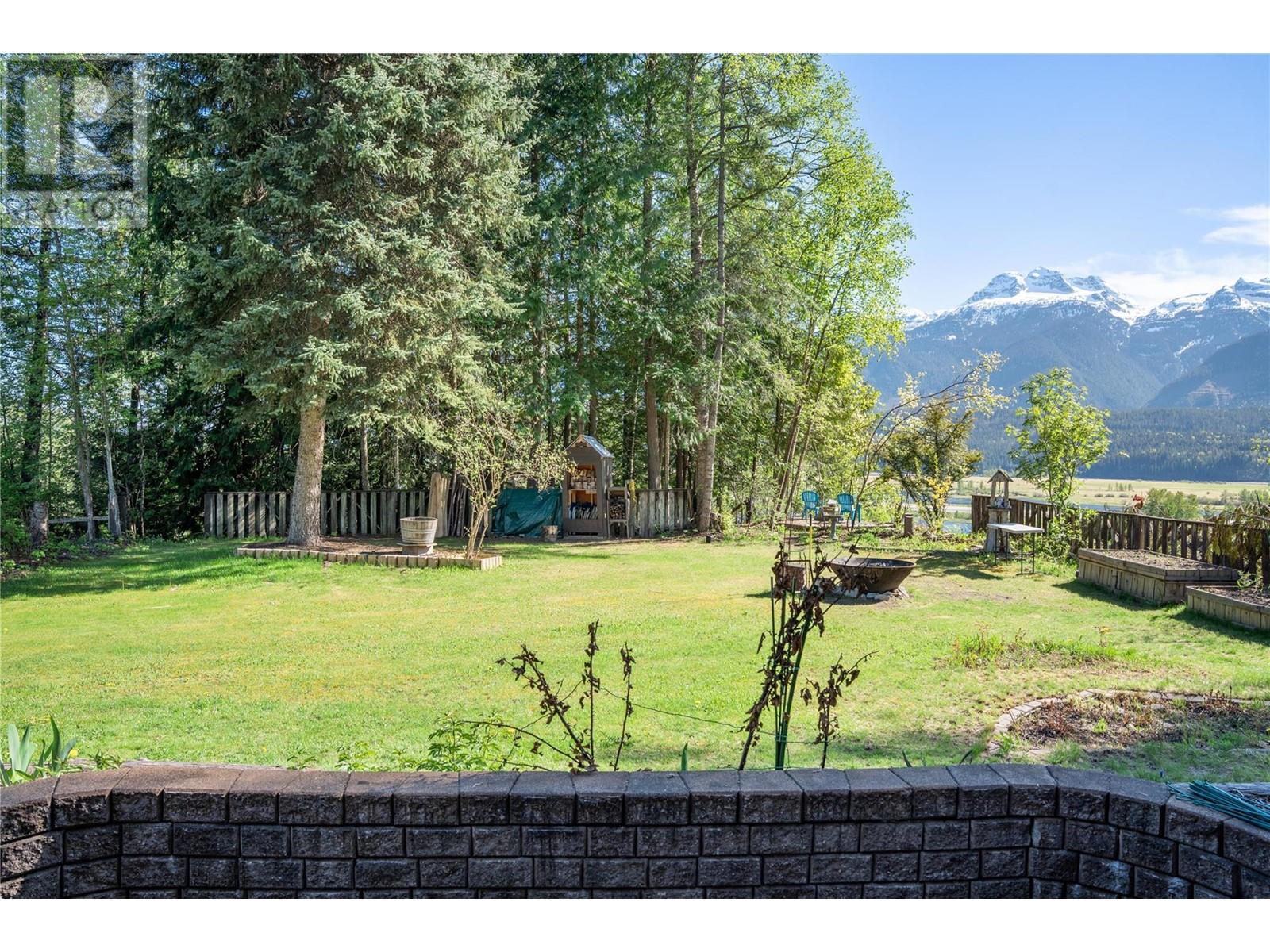 1447 Shiell Road, Revelstoke, British Columbia  V0E 2S0 - Photo 9 - 10346951