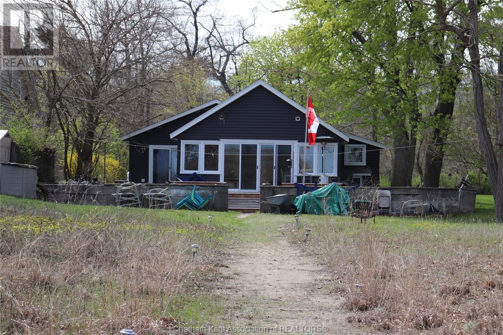 17516 Lakeshore Road, Rondeau Park, Ontario  N0P 2C0 - Photo 17 - 25002038