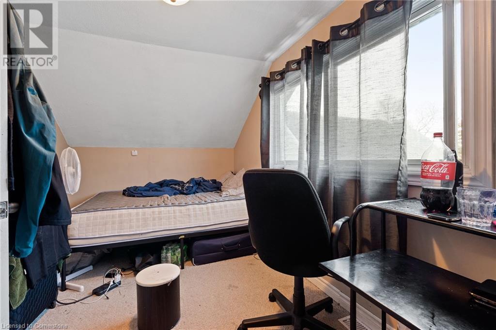 250 Oakdale Avenue, St. Catharines, Ontario  L2P 2K6 - Photo 13 - 40722349
