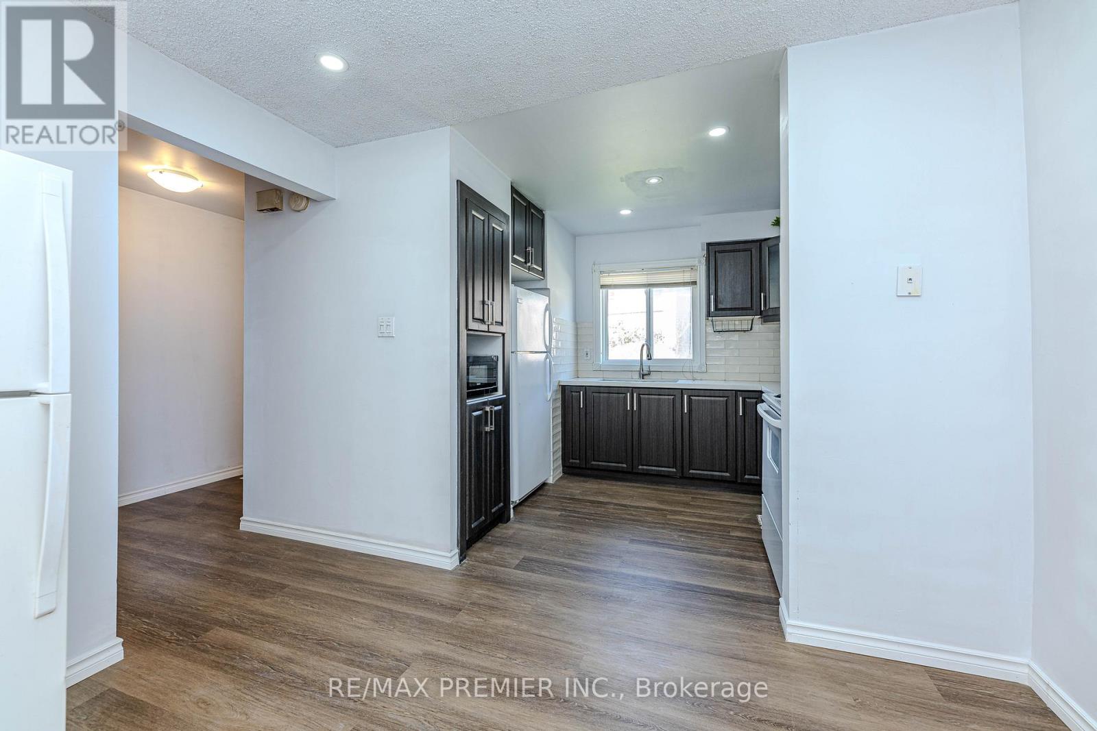 48 - 2012 Martin Grove Road, Toronto, Ontario  M9V 4A3 - Photo 10 - W12130079