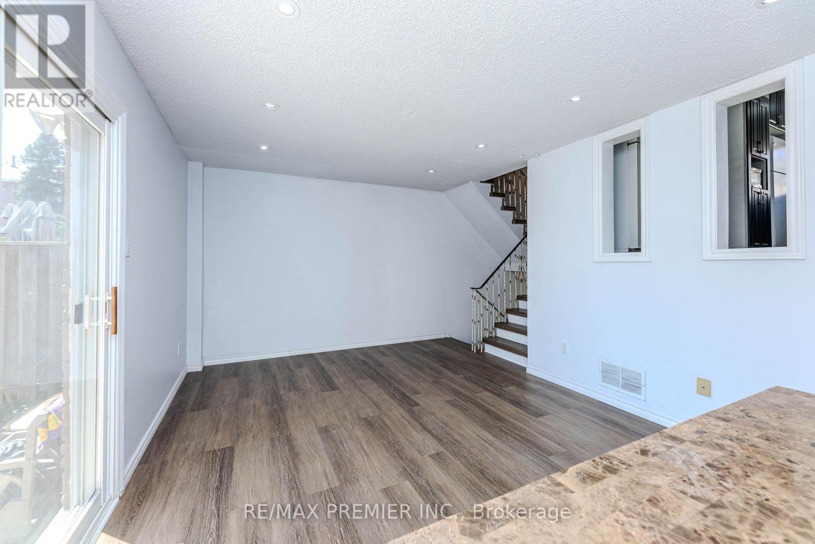 48 - 2012 Martin Grove Road, Toronto, Ontario  M9V 4A3 - Photo 18 - W12130079