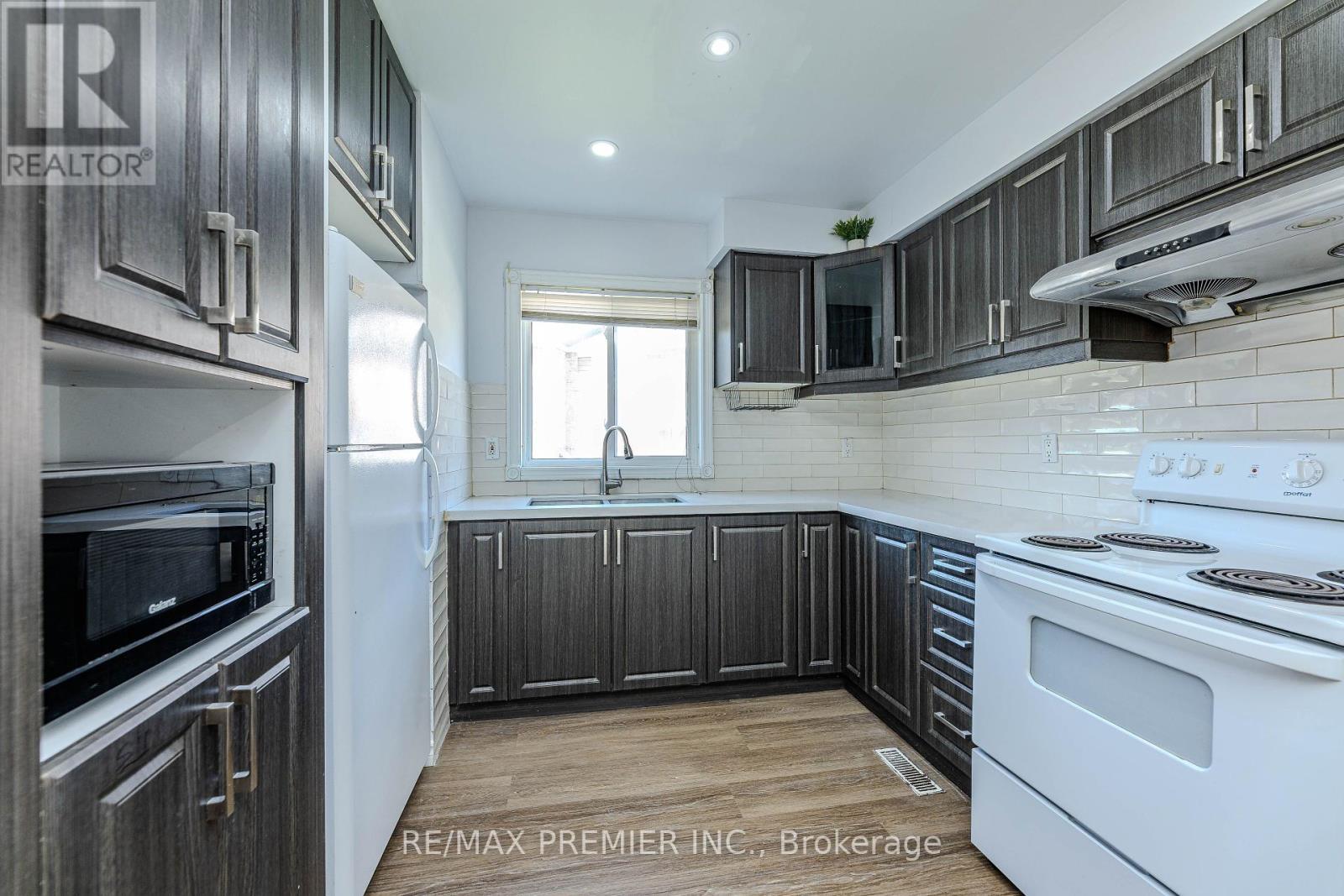 48 - 2012 Martin Grove Road, Toronto, Ontario  M9V 4A3 - Photo 11 - W12130079