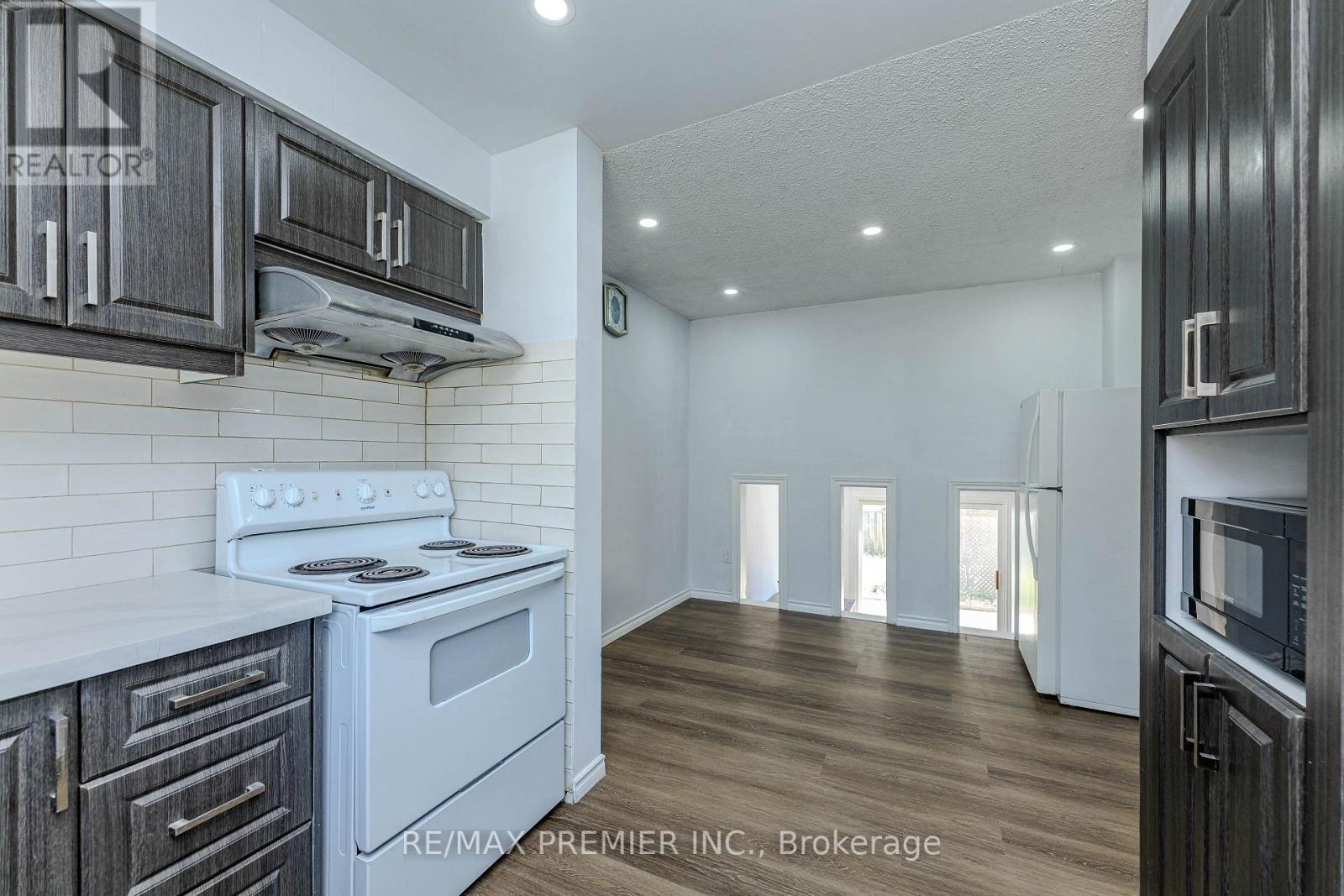 48 - 2012 Martin Grove Road, Toronto, Ontario  M9V 4A3 - Photo 13 - W12130079