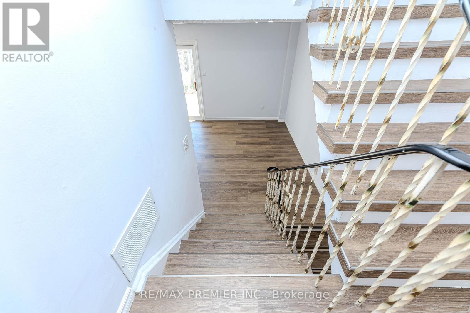 48 - 2012 Martin Grove Road, Toronto, Ontario  M9V 4A3 - Photo 15 - W12130079