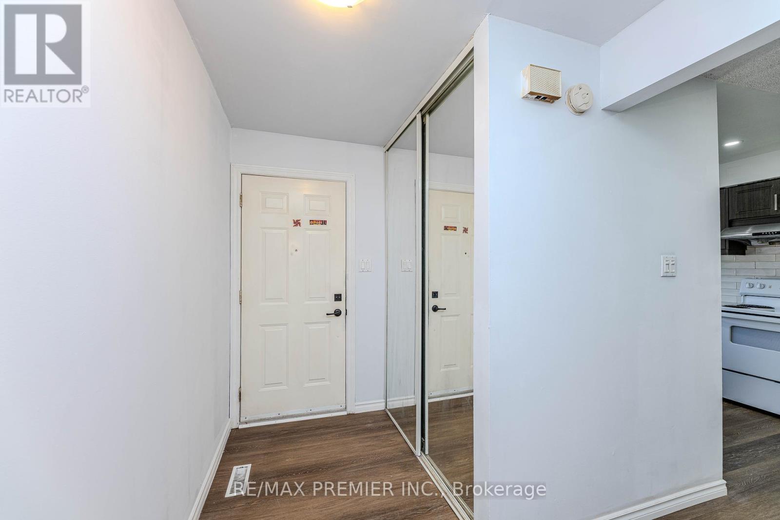 48 - 2012 Martin Grove Road, Toronto, Ontario  M9V 4A3 - Photo 7 - W12130079