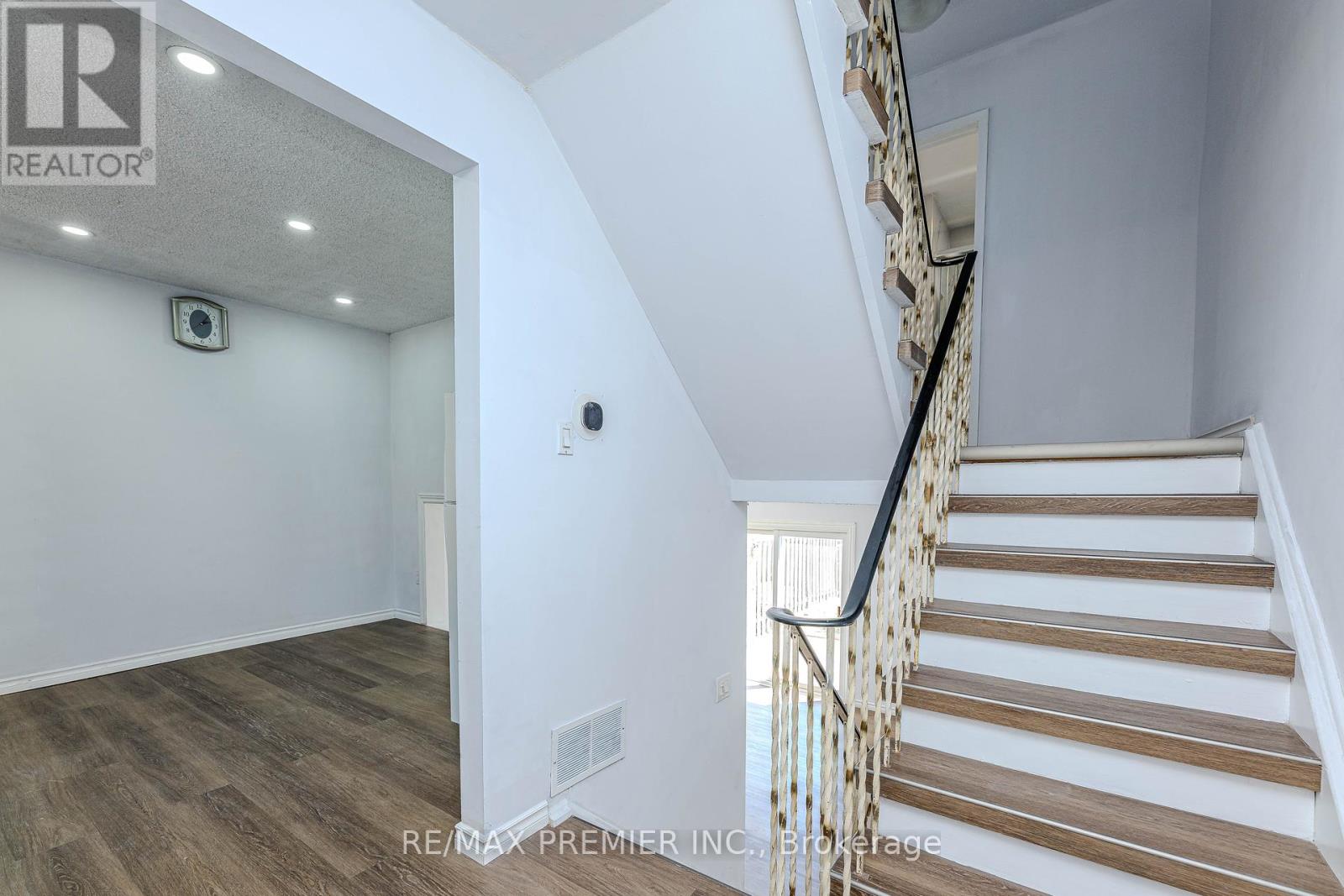 48 - 2012 Martin Grove Road, Toronto, Ontario  M9V 4A3 - Photo 9 - W12130079