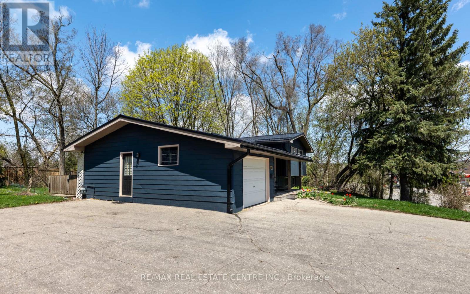 18 Townline, Orangeville, Ontario  L9W 3H3 - Photo 4 - W12134310