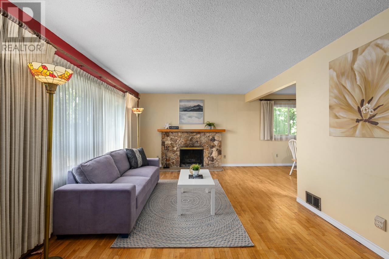 415 Marmont Street, Coquitlam, British Columbia  V3K 4S3 - Photo 8 - R2999603