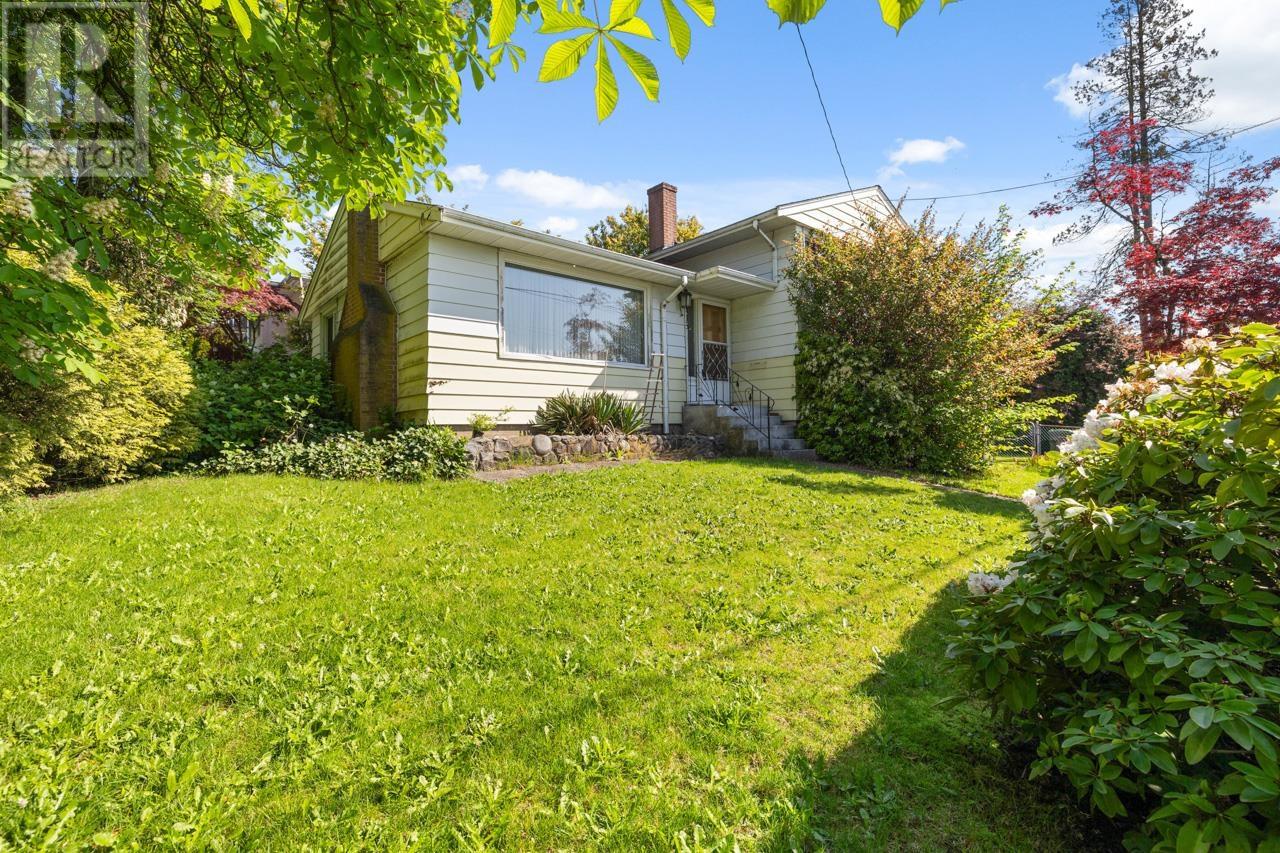 415 Marmont Street, Coquitlam, British Columbia  V3K 4S3 - Photo 5 - R2999603