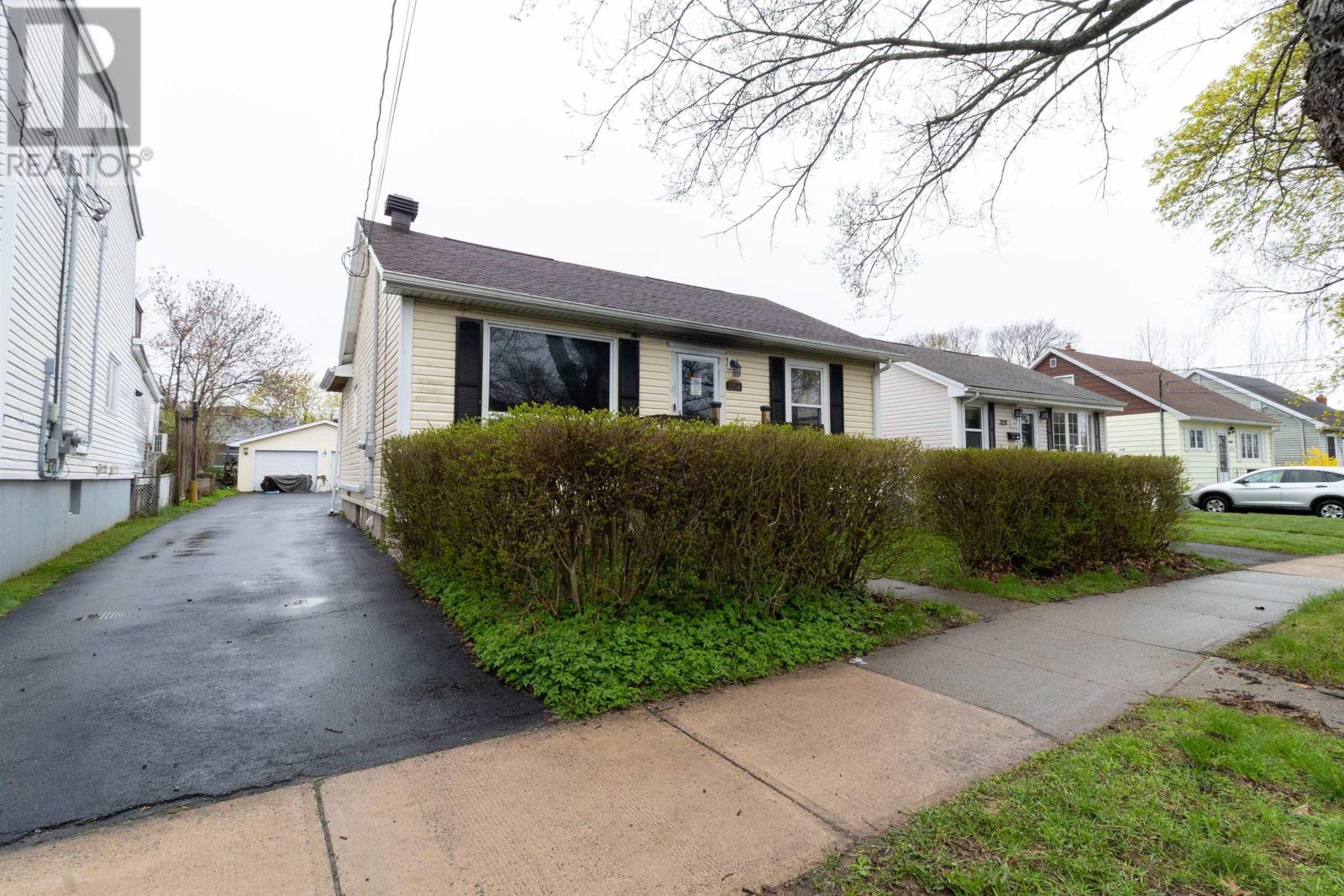 Property at 3204 Connaught Avenue image 2