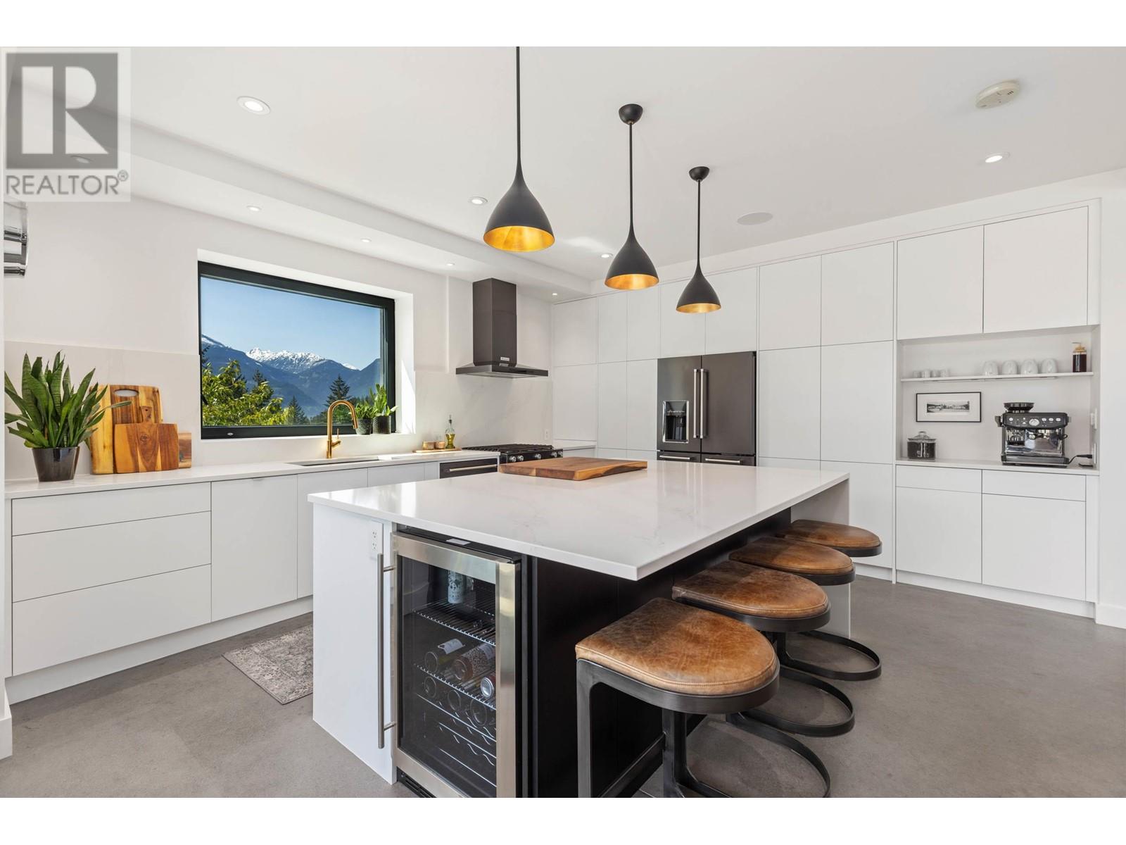 7512 Pebble Creek Drive, Pemberton, British Columbia  V0N 2L1 - Photo 12 - R3000008