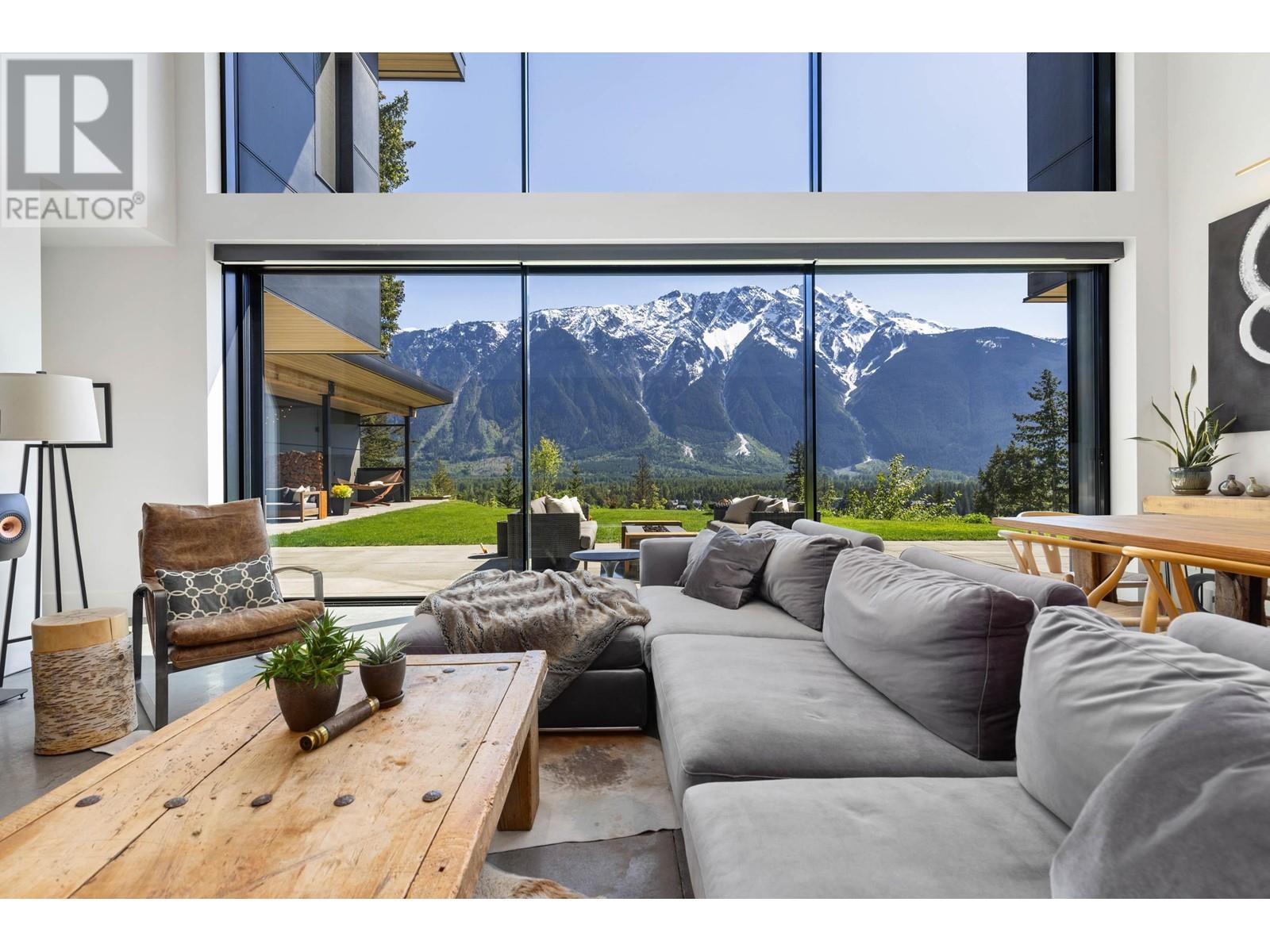 7512 Pebble Creek Drive, Pemberton, British Columbia  V0N 2L1 - Photo 2 - R3000008