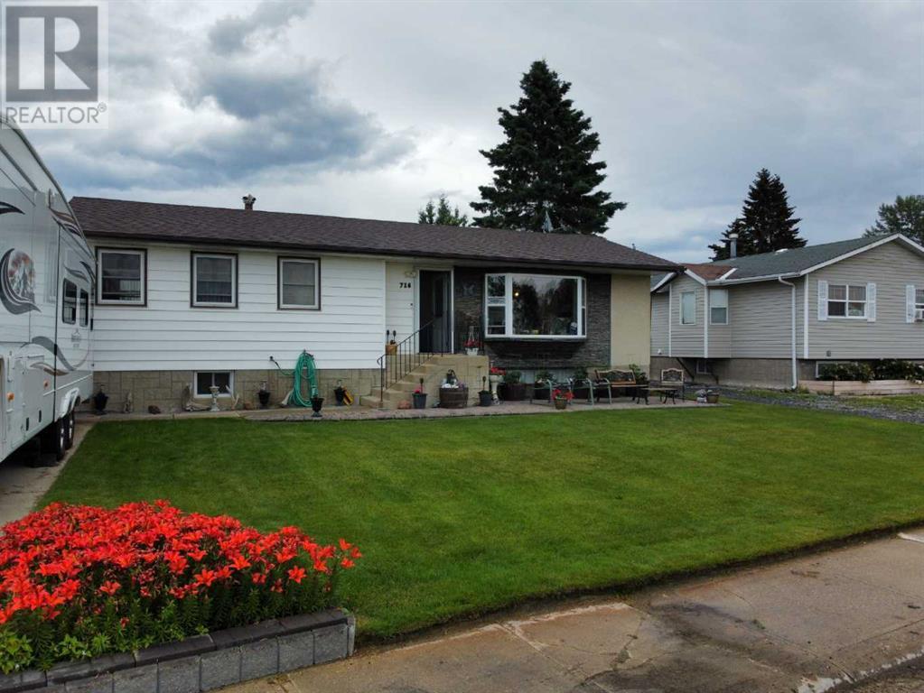 716 6 Avenue, Fox Creek, Alberta  T0H 1P0 - Photo 5 - A2215886