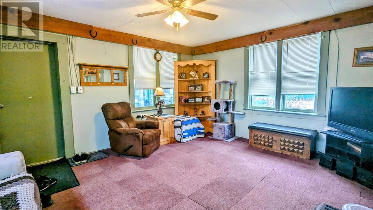 307 Smith Avenue, Clinton, British Columbia  V0K 1K0 - Photo 10 - 10335135