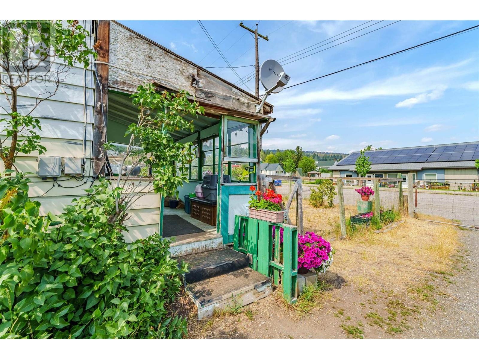 307 Smith Avenue, Clinton, British Columbia  V0K 1K0 - Photo 18 - 10335135