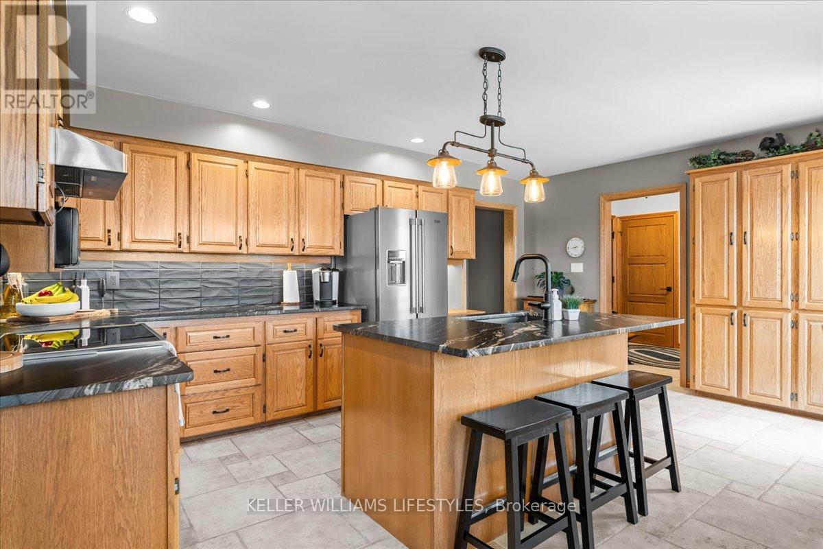 7512 Arkona Road, Lambton Shores, Ontario  N0M 1B0 - Photo 12 - X12134686